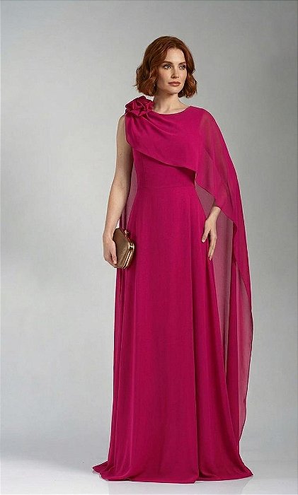 VESTIDO LONGO CHIFFON COM CAPA DETALHE FLOR NO OMBRO SAIA LISA FUCSIA