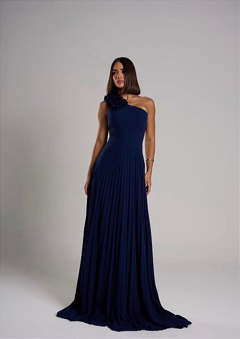 VESTIDO LONGO PLISSADO UM OMBRO SÓ APLICAÇÃO FLORAL EM RELEVO AZUL MARINHO