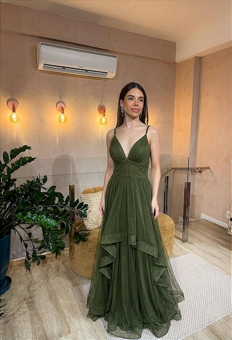 VESTIDO LONGO MICROTULE DECOTE V E CAMADAS FLUIDAS ELEGANTES VERDE OLIVA