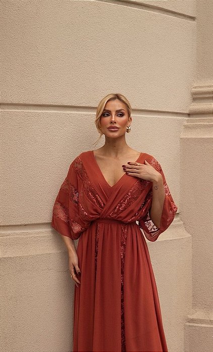 VESTIDO LONGO BOHO COM DETALHES EM RENDA E DECOTE V TERRACOTA