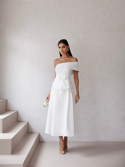 VESTIDO OMBRO SÓ  DETALHE PEPLUM NA CINTURA COM CINTO SAIA EVASÊ BRANCO
