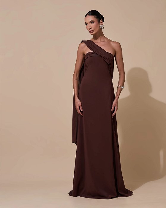 VESTIDO LONGO CREPE DE SEDA DECOTE RETO SEM ALÇA C/ FAIXA AMARRAÇÃO COSTAS MARROM