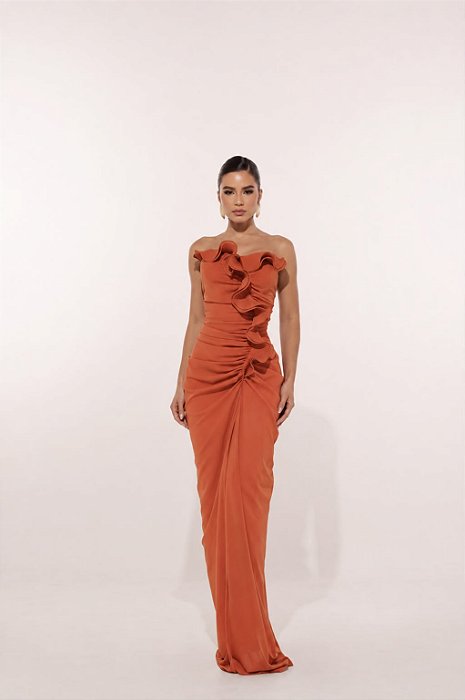 VESTIDO LONGO CREPE DE SEDA DECOTE CÔNCAVO DETALHE BABADO PLISSADO VERTICAL TERRACOTA