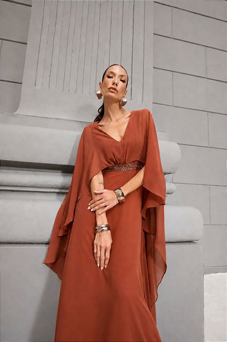 VESTIDO LONGO CHIFFON MANGA CAPA BORDADO NA CINTURA TERRACOTA