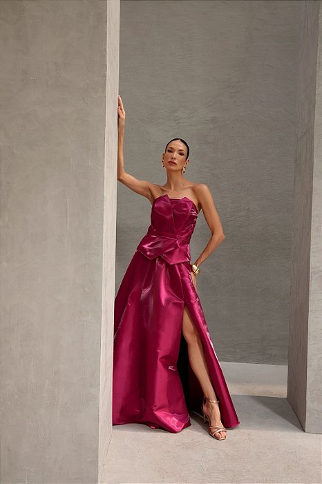 VESTIDO LONGO ZIBELINE GLOSS TOMARA QUE CAIA DETALHE PEPLUM ASSIMETRICO CINTURA FENDA FRENTE FUCSIA
