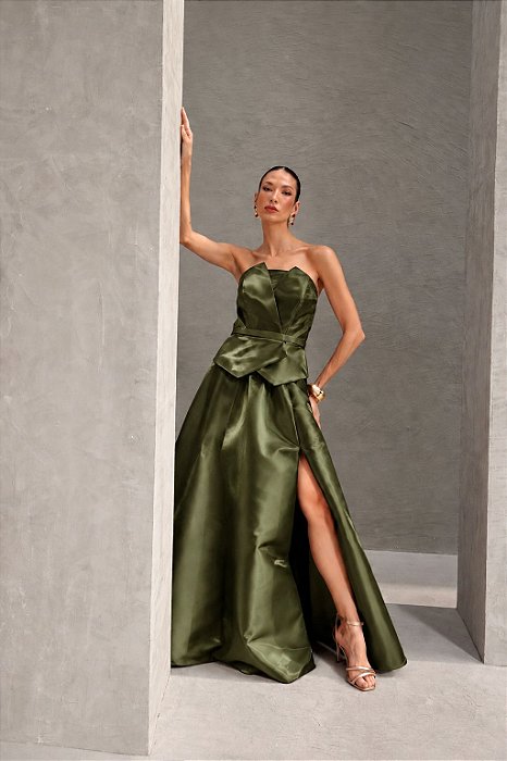 VESTIDO LONGO ZIBELINE GLOSS TOMARA QUE CAIA DETALHE PEPLUM ASSIMETRICO CINTURA FENDA FRENTE VERDE OLIVA