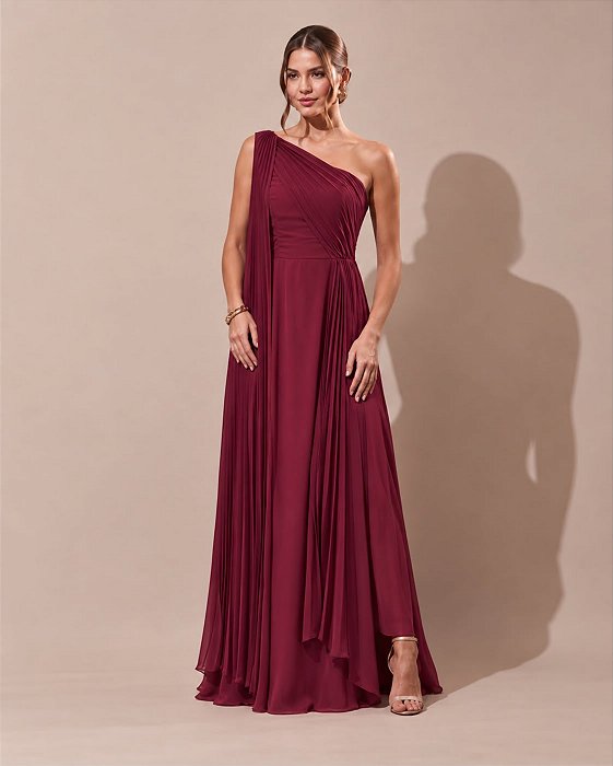 VESTIDO LONGO CHIFFON UM OMRO SÓ MANGA CAPA PLISSADA DETALHE PLISSADO BUSTO E COMPRIMENTO FUCSIA