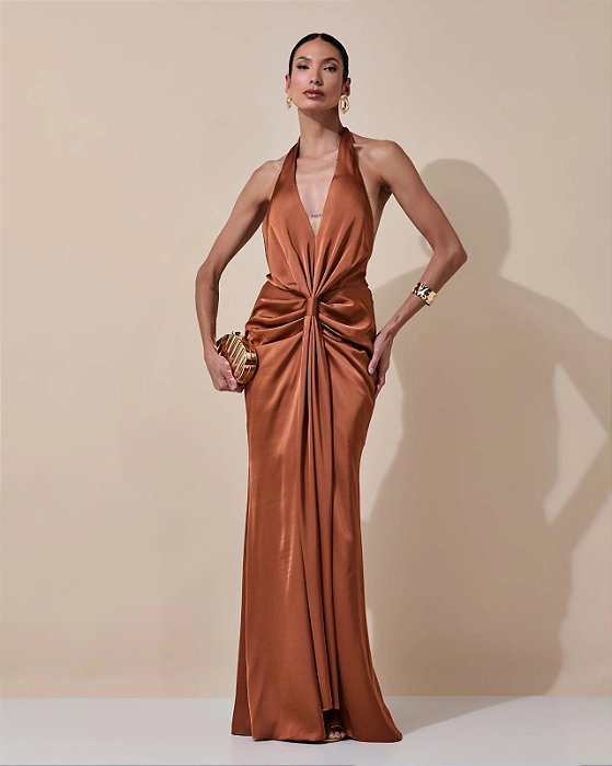 VESTIDO LONGO SEDA DECOTE V FRENTE ÚNICA COSTAS NUA DETLAHE DRAPEADO FRENTE MOCHA MOUSSE