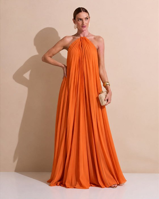 VESTIDO LONGO CREPE DE SEDA FRENTE ÚNICA GOLA C/ ARGOLA METÁLICA COMPRIMENTO PLISSADO LARANJA