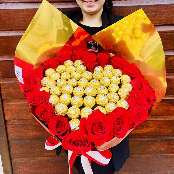 Mega Buquê Formato Coração Ferrero e 22 Rosas Vermelhas - Choco Flower |  Buquês Flores de Chocolate