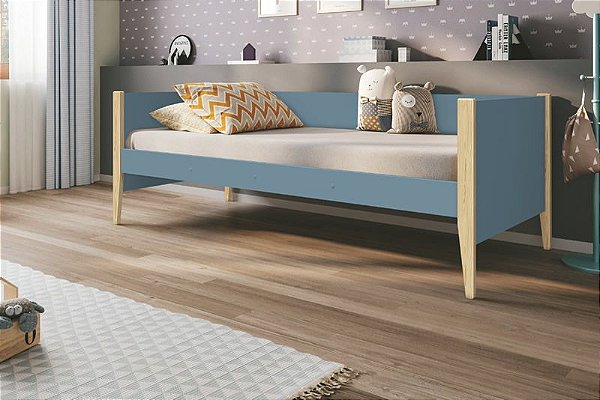 Cama Noah Azul com pés em madeira natural - Reller