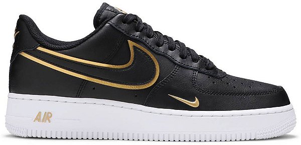 TÊNIS NIKE AIR FORCE 1 '07 LV8 ' METALLIC SWOOSH PACK- BLACK '