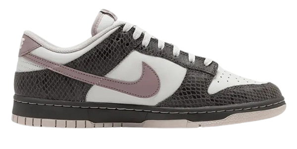 NIKE DUNK LOW SE MEDIUM ASH VIOLET SNAKESKIN