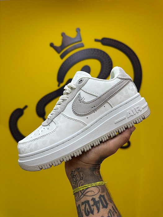 Nike Air Force 1 Luxe Triple White - A PRONTA ENTREGA