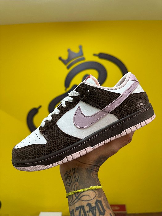 NIKE DUNK LOW SE MEDIUM ASH VIOLET SNAKESKIN - A PRONTA ENTREGA