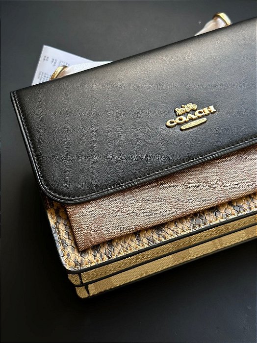 BOLSA COACH MINI KLARE CROSSBODY TAUPE SNAKE COM PRETO FERRAGENS DOURADAS