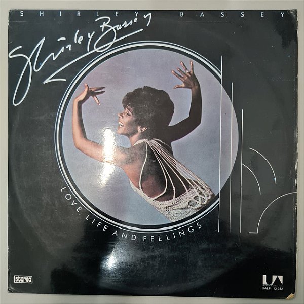 Disco de Vinil Love, Life And Feelings Interprete Shirley Bassey (1976) [usado]