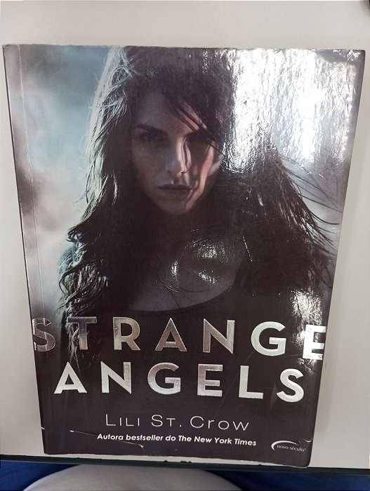 Livro Strange Angels Autor Crow, Lili St. (2010) [usado]