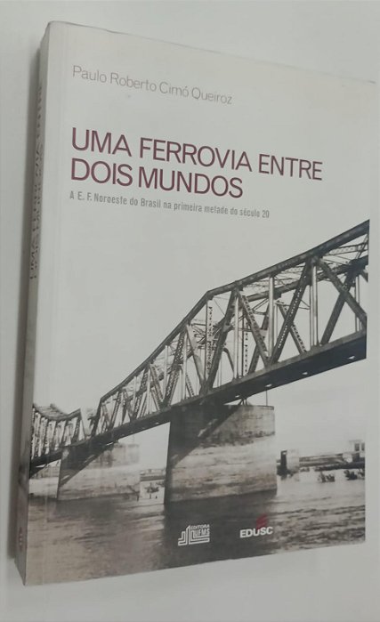 Livro Uma Ferrovia entre Dois Mundos Autor Queiroz, Paulo Roberto Cimó (2004) [usado]