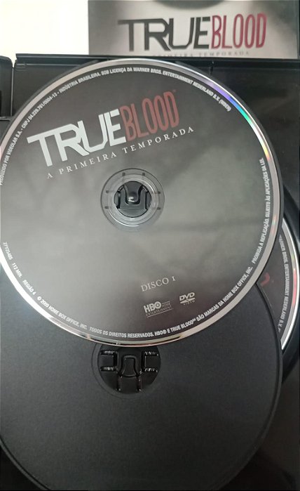 Dvd True Blood - a Primeira Temporada Completa [5 Discos] Editora Alan Ball e Outros [usado]