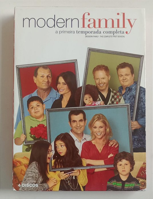 Dvd Modern Family - a Primeira Temporada Completa [4 Discos] Editora Christopger Lloyd [usado]