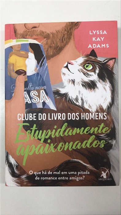 Livro Estupidamente Apaixonados- Clube do Livro dos Homens Autor Adams, Lyssa Kay (2022) [seminovo]