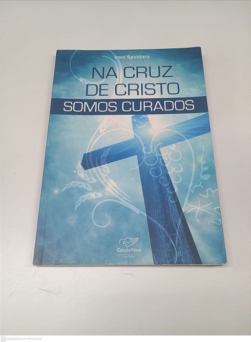 Livro na Cruz de Cristo Somos Curados Autor Spuldaro, Ironi (2015) [usado]