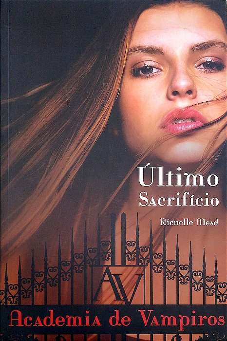 Livro o Último Sacrifício [academia de Vampiros; 6] Autor Mead, Richelle (2013) [seminovo]