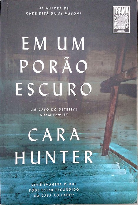Livro em um Porão Escuro Autor Hunter, Cara (2022) [seminovo]