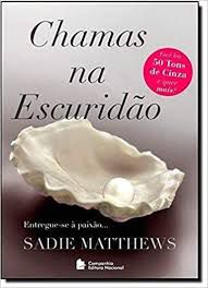 Livro Chamas na Escuridão - Trilogia Chamas na Escuridão Vol. 1 Autor Matthews, Sadie (2013) [seminovo]