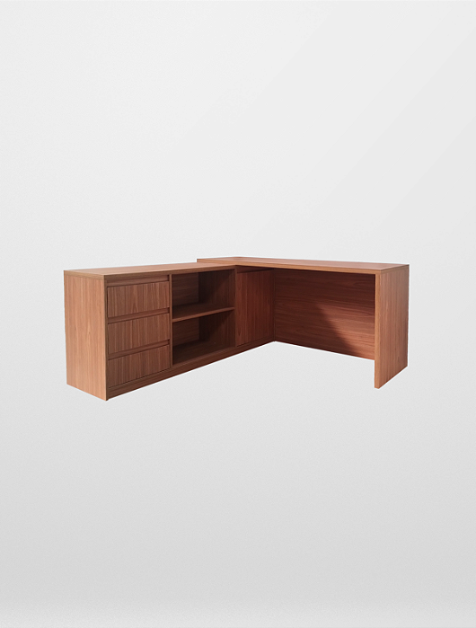 Mesa L Leila Amadeirada