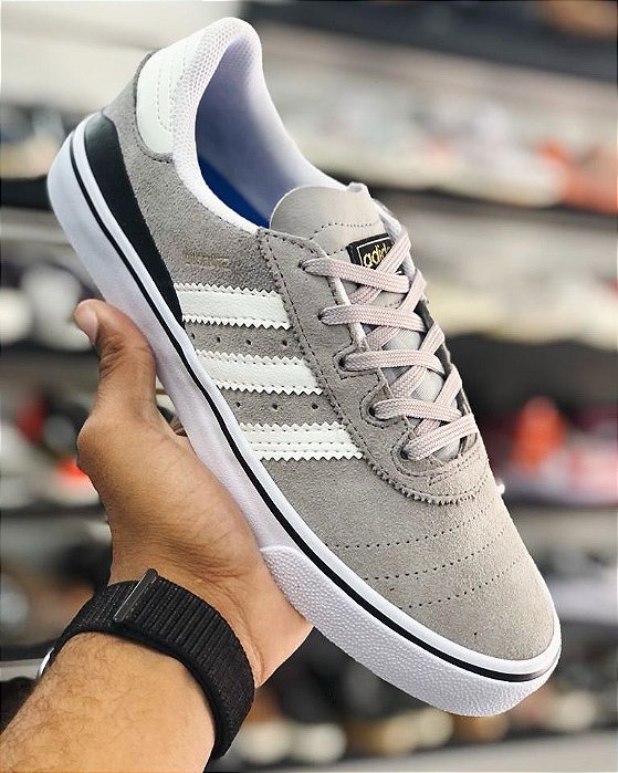 adidas cinza com branco