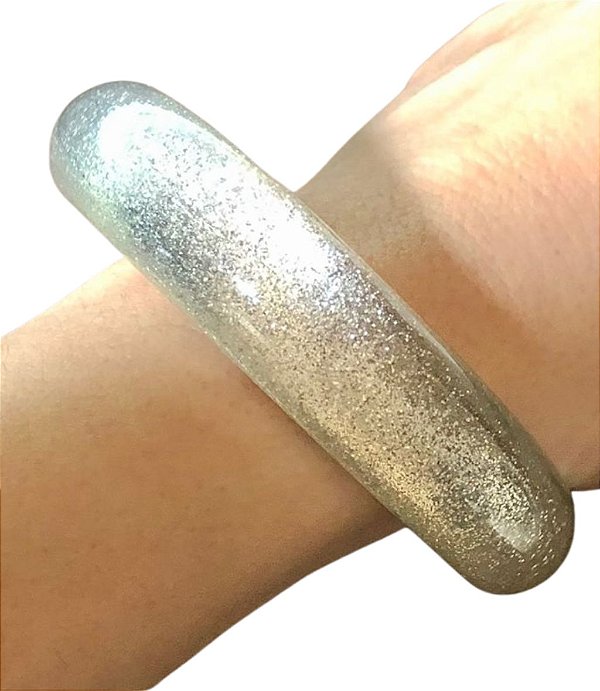 Bracelete em acrílico transparente com glitter prata