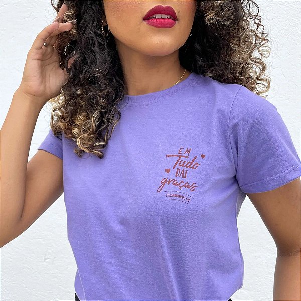 T-Shirt Lilás estampado "Em tudo dai Graças" em Vinho 100% Algodão