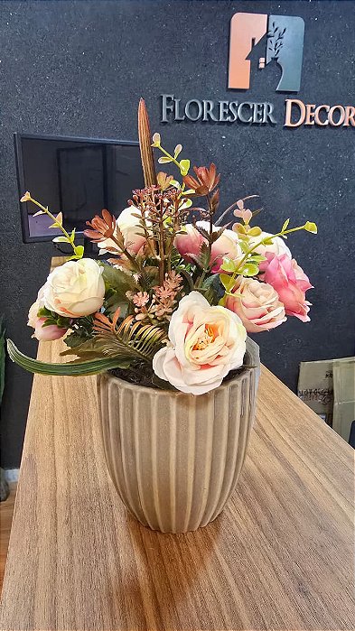 Arranjo Artificial Folhagens Diversas e Vaso Ceramica