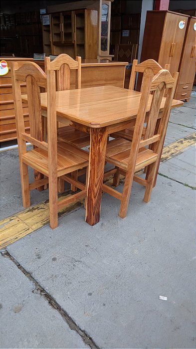 MESA DE MADEIRA RÚSTICA TAMPO EM SARRAFIADO 4 CADEIRAS 1,10 X 0,80