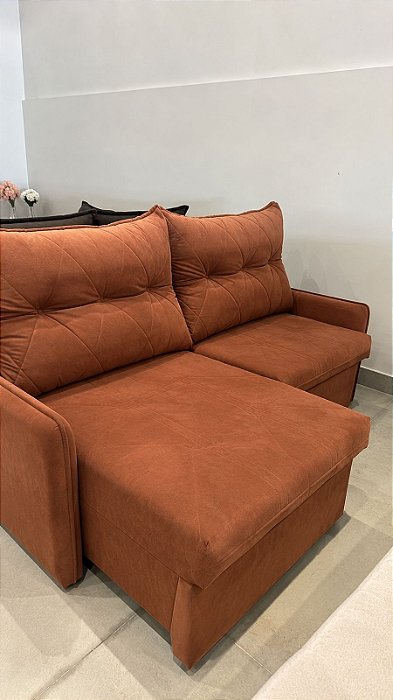 SOFÁ CEFALÚ 2 ASSENTOS 2.00 M - TECIDO VELUDO / MARROM TELHA