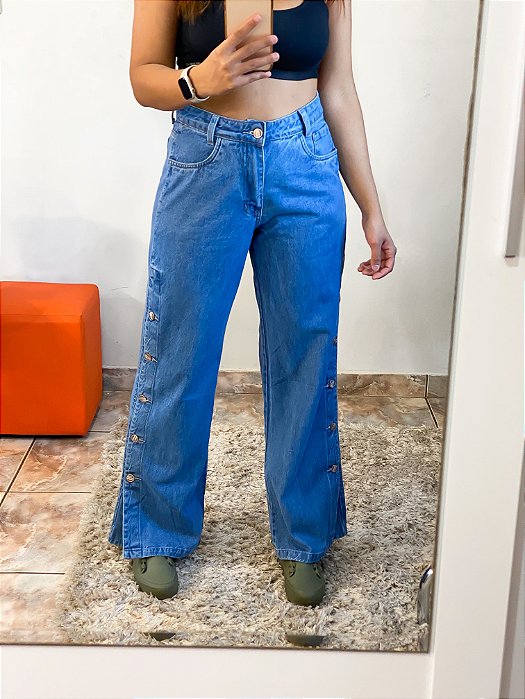 Calça Jeans Feminina Wide Leg com Botões Laterias