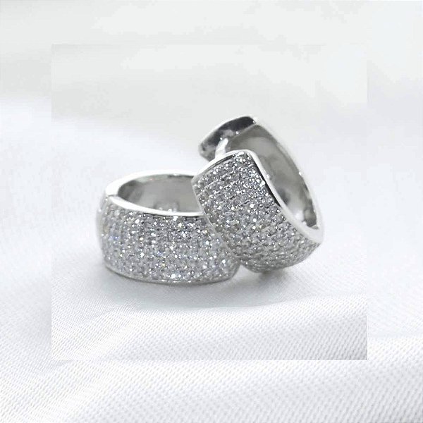 Brinco de Prata 925, tipo argola, com zircônias.