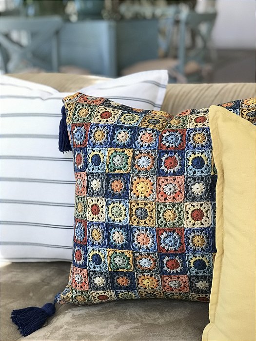 Almofada quadrada estampa digital tipo "Crochê"