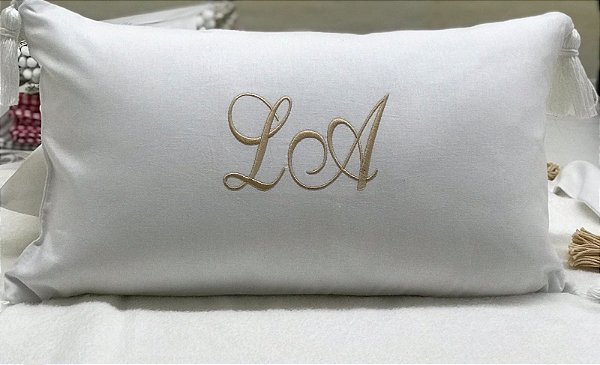 Almofadinha personalizada BRANCA com bordado bege