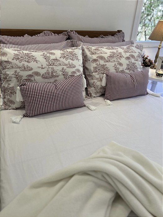 Conjunto Borgonha com fronhas e almofadas