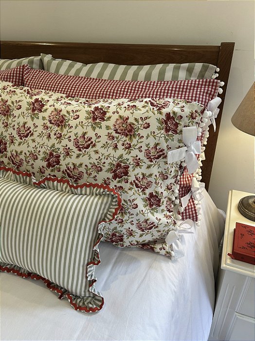 Conjunto Flowers com fronhas e almofadas
