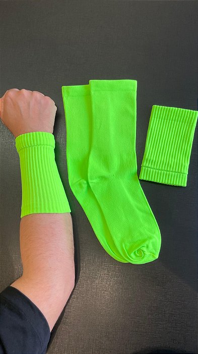 KIT Meia Poliamida e Munhequeira canelada anti suor VERDE FLUORESCENTE