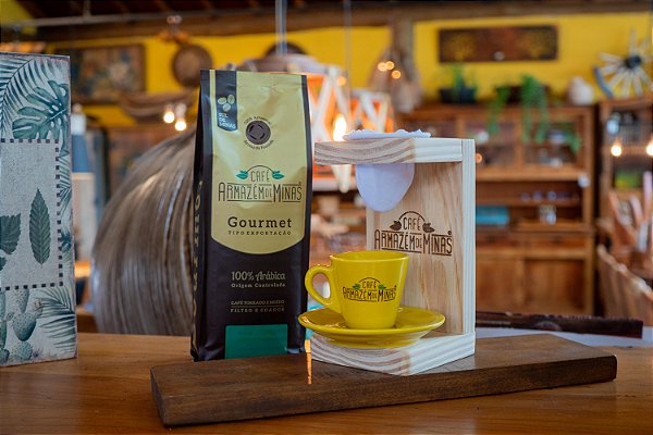 KIT-34B Mini Coador de Café + Café Gourmet Torrado e Moído de 500g + Linda Xícara Amarela