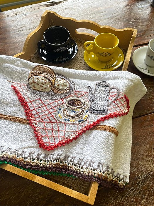 Pano de Prato Bordados Artesanalmente - Peça ÚNICA - Mesa café - bule cinza