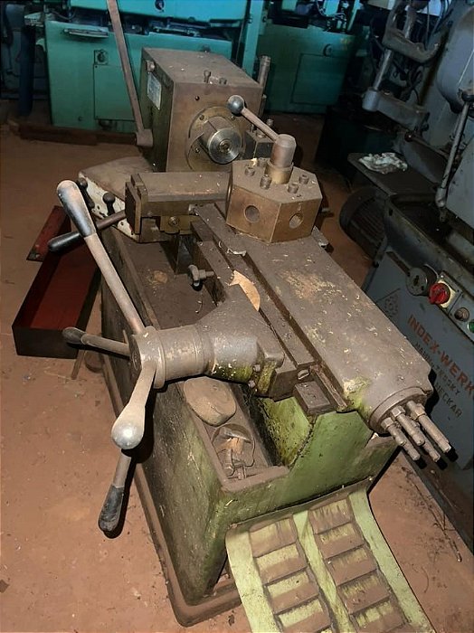 Torno Revólver