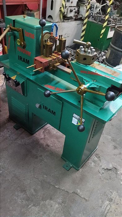 Torno Revólver 3/4 Iram - Compre com Desempenho e Precisão!