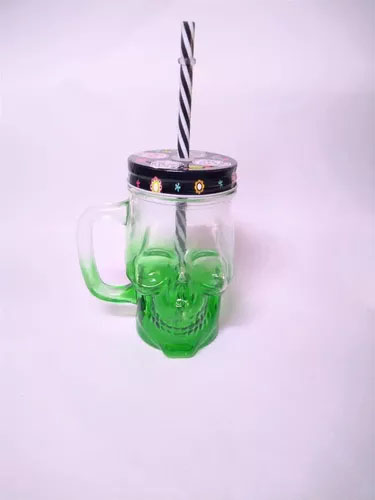 Caneca Caveira de Vidro Halloween com Canudo e Tampa Preta com Estampa - 350 ML