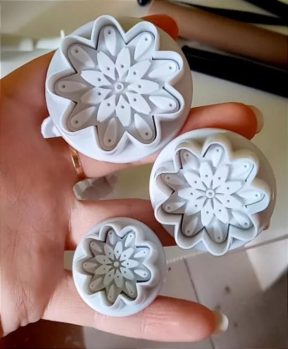 Kit Cortador Ejetor Flor C/3 para Biscuit e Para Pasta Americana - 3 Unidades